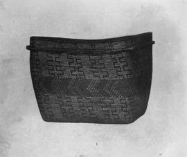 Basket with block and arrow pattern